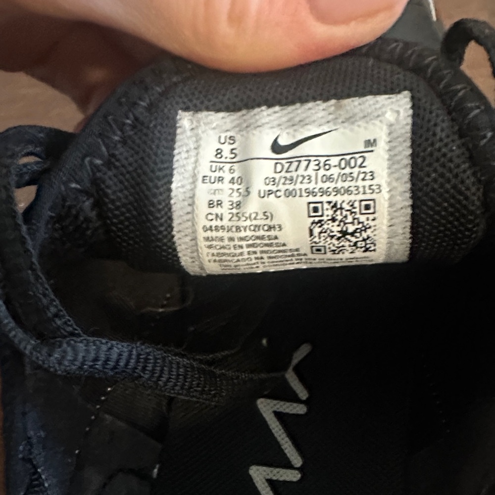 Nike Black White Iridescent Air Max 270 Sneakers - Picture 9 of 9